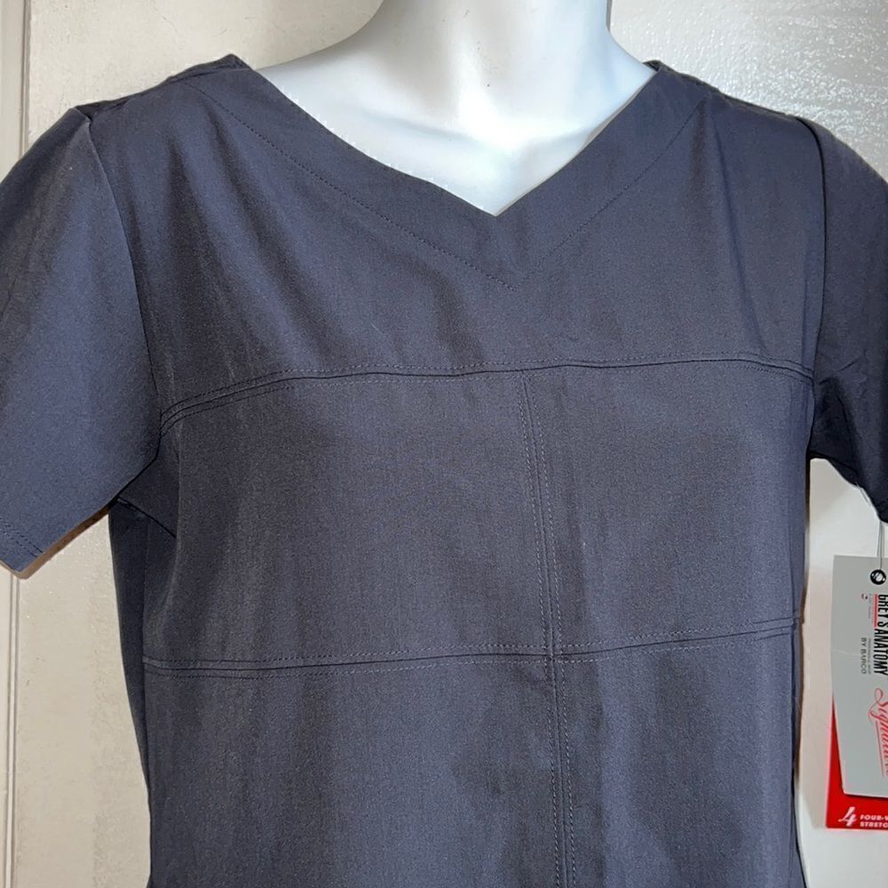 GREYS ANATOMY Signature 2 Welt Pocket V-Neck Scrub Top-XS NWT - Picture 3 of 10